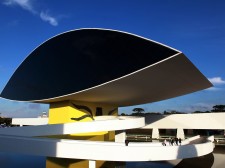 Curitiba é a cidade com maior número de atrativos na lista dos 20 lugares mais bonitos do Brasil elaborada pelo canal americano de televisão CNN.
-Na imagem, Museu Oscar Niemeyer.
Foto:Cesar Brustolin/SMCS (arquivo)