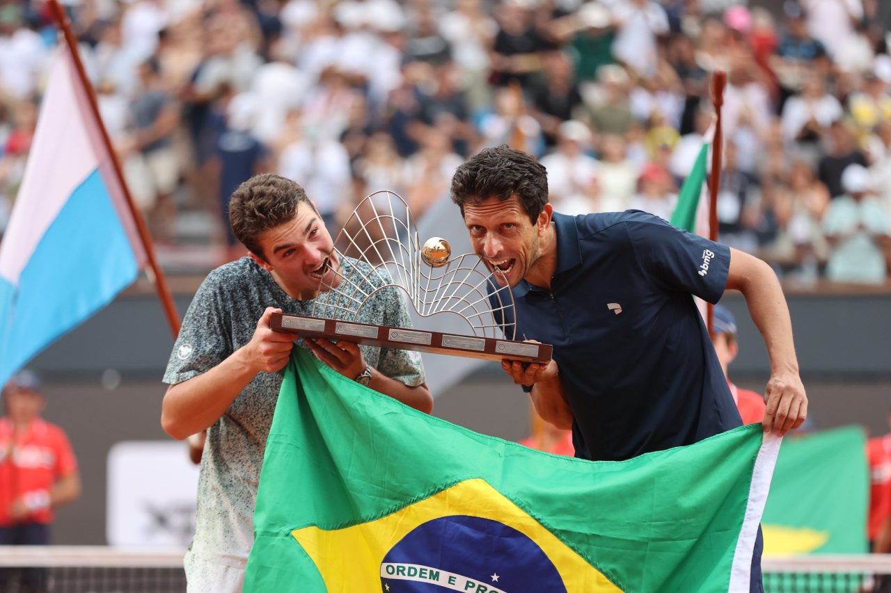 Mordida no troféu - Fotojump - Rio Open0